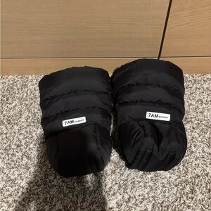 NWOT 7AM Enfant Warmmuffs